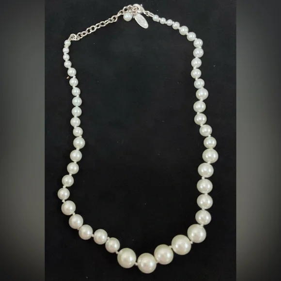 String of pearls - Picture 1 of 3